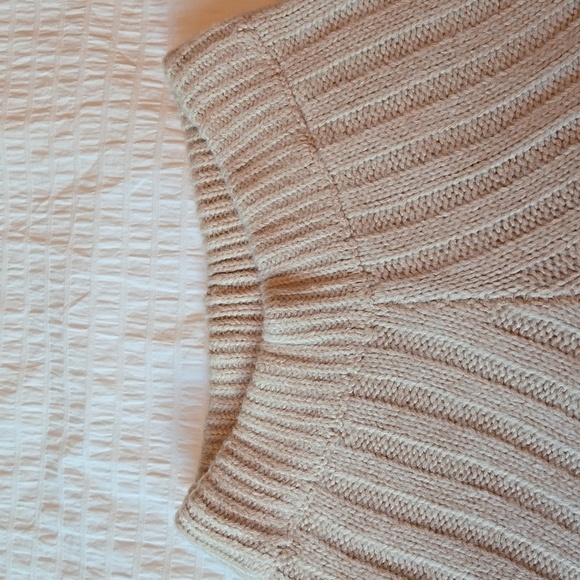 NWT*BLANK NYC Give It Back ribbed sweater shorts womens size Medium - Picture 3 of 8